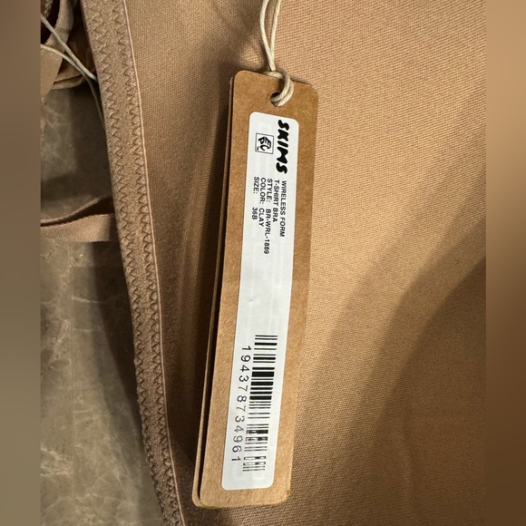 SKIMS WIRELESS FORM T-SHIRT DEMI BRA - Picture 7 of 11